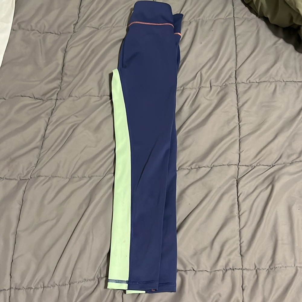 Motion 365 Fabletics girls leggings